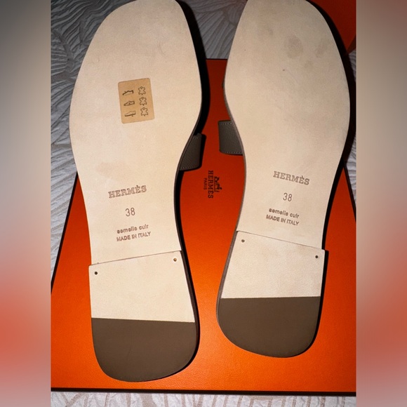 🩶 💯 AUTH HERMES ORAN ETOUPE SANDALS SIZE 38 🩶 - Picture 2 of 4